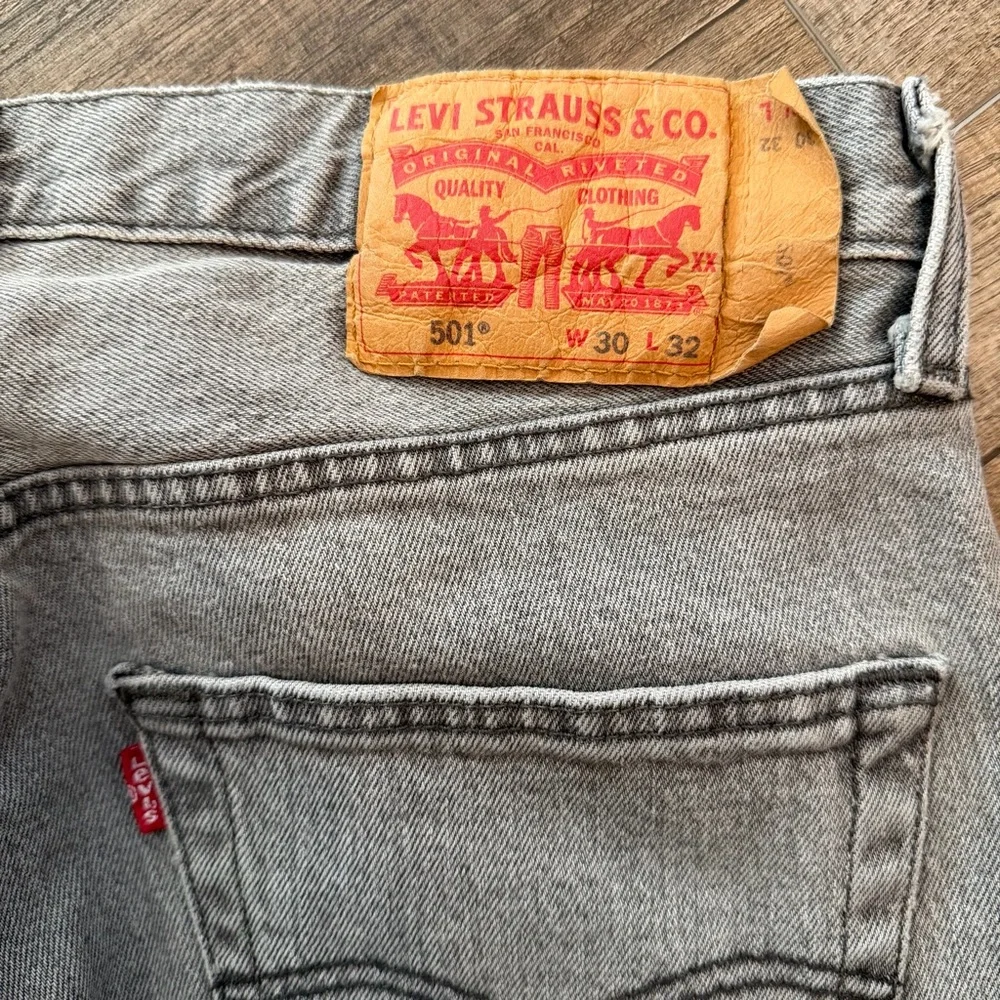 Levis these could